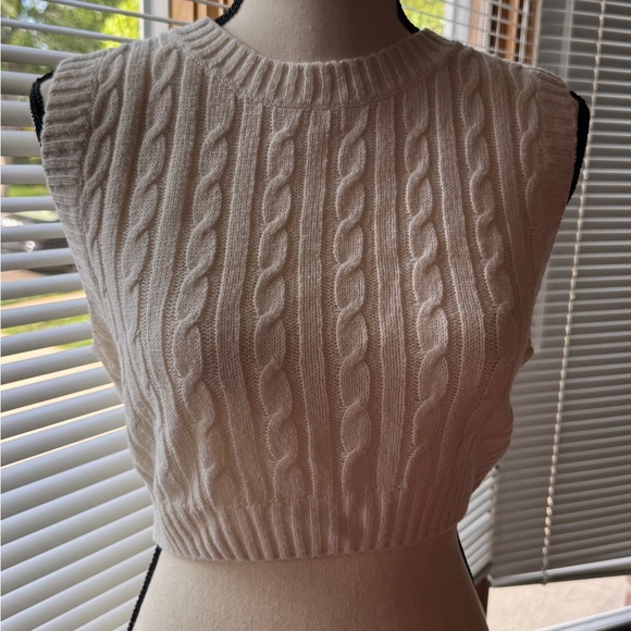 Tops - Cable Knit Sleeveless Sweater Crop Top